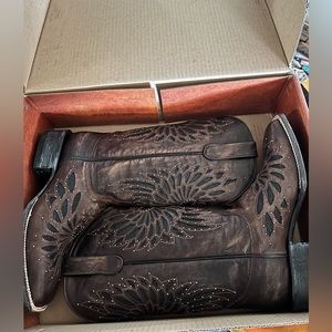 Brand New 9B Cavender’s hand – crafted boots by old gringo